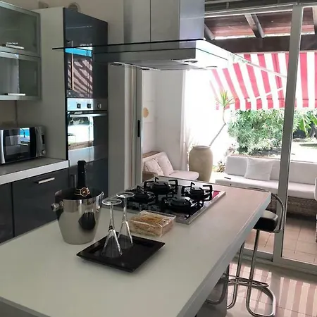 Ines Con Piscina Sud Sardegna Villa